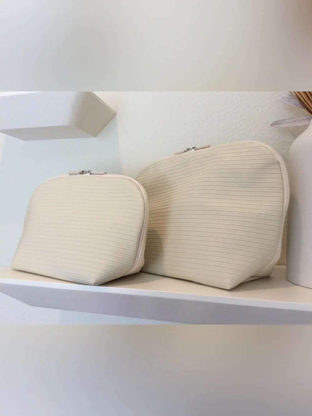 Standing Foldable Cosmetic Makeup Tioletry Travel Bag Set in Cream - Brand New!